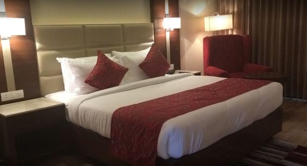 Continent Hotel Nawanshahr Nawāshahr 외부 사진